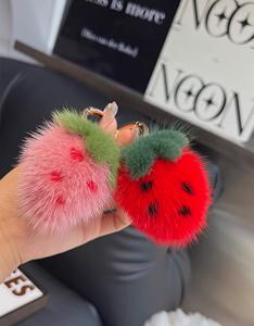 Véritable fourrure de vison <span class=keywords><strong>fraise</strong></span> <span class=keywords><strong>Pom</strong></span> <span class=keywords><strong>Pom</strong></span> porte-clés en peluche porte-clés pour enfants sac charme doux moelleux <span class=keywords><strong>fraise</strong></span> pendentif charme décoration - Product Image 3