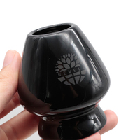 Support en céramique noire pour fouet à matcha, accessoire de cérémonie du thé japonais, décoration en porcelaine pour la préparation du thé.