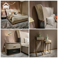 Ensemble de meubles de villa de style italien haut de gamme : canapé de luxe, lit de chambre, table à manger en marbre, bureau pour solutions de projets de villas.