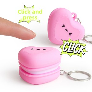 Porte-clés anti-stress en PLA imprimé en 3D, en forme de cœur, motif Art Moderne, rose mignon, léger, 6 cm - Product Image 1