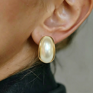 Boucles d'oreilles pendantes Fendy en argent avec bouton géométrique et perle, style mode - Product Image 1