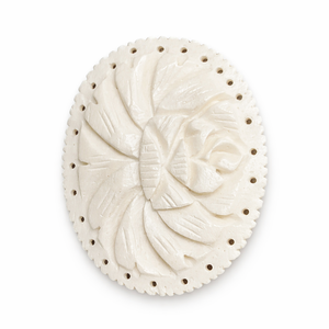 เข็มกลัดลายดอกไม้แกะสลักด้วยมือจากเขาสัตว์ ขอบเจาะ ชุบทอง เหมาะสำหรับงานแต่งงาน งานเลี้ยง และเป็นของขวัญ เครื่องประดับตกแต่งเสื้อผ้าและงานฝีมือ - Product Image 1