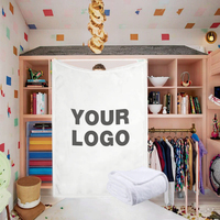 Couverture polaire douce et chaude en flanelle avec logo personnalisé OEM, motif dessin animé uni pour la maison, couvertures exclusives en polaire corail