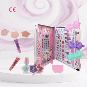 Vente en gros <span class=keywords><strong>de</strong></span> kit <span class=keywords><strong>de</strong></span> cosmétiques portables lavables non toxiques Little Horse avec logo personnalisé/étiquetage <span class=keywords><strong>de</strong></span> motifs kits <span class=keywords><strong>de</strong></span> <span class=keywords><strong>maquillage</strong></span> <span class=keywords><strong>pour</strong></span> filles - Product Image 6