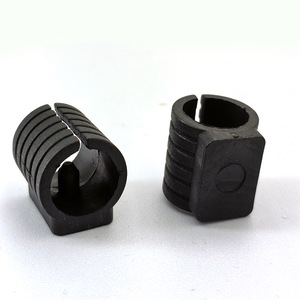 Abrazadera de Plástico en Forma de U de Shih Hung Plastics, con Base Plana y Adhesivo, Color Negro, para Fijación de Tuberías - Product Image 1