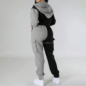 Tuta Sportiva Personalizzata Bicolore per Donne, Felpa Corta con Cappuccio e Pantaloni Cargo, Set Jogger da Donna - Product Image 2