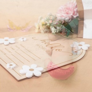 Tarjetas de madera rústicas para marcar los hitos del bebé con diseño grabado de 'Hola Mundo' para baby showers - Product Image 4