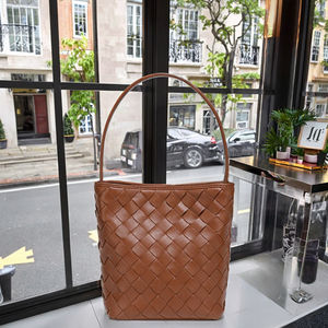 Bolsos de señora tejidos de alta calidad vintage personalizados al por mayor, bolsos tejidos de gran capacidad para mujer, bolsos tipo cubo de piel auténtica - Product Image 2