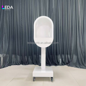 ขาตั้งจอแสดงผลทรงรีสีขาว LEDA พร้อมล้อเลื่อน โครงเหล็กตกแต่งทันสมัยสำหรับงานอีเว้นท์และงานปาร์ตี้ - Product Image 1