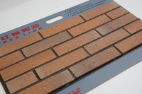 Briques de parement en ciment-argile réfractaire mince, rouge feu, de luxe et à prix abordable, résistantes à l'usure, pour la décoration murale extérieure à Dubaï