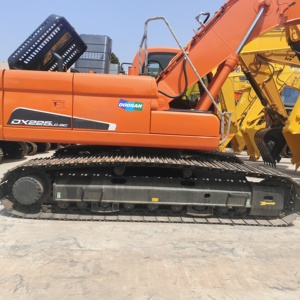 Excavatrice sur chenilles Doosan DX225LC-9C d'occasion, précise et efficace, 22 tonnes, hydraulique, peinture d'origine, pour la construction - Product Image 4