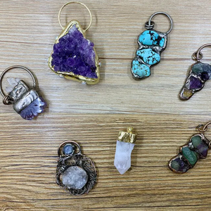 Bijoux soudés plaqués bronze de grande taille Double pointe de cristal Quartz Aura Améthyste Pierre brute Crayon Bullet Pendentif Big Charms - Product Image 6