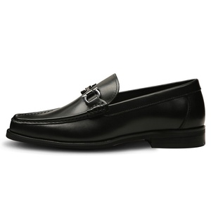 Chaussures de mariage en cuir de vachette noir de haute qualité, à enfiler, avec logo personnalisé, mocassins pour usage quotidien professionnel, légers et formels, automne/printemps - Product Image 3