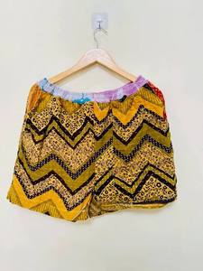 Shorts de voyage, de yoga et de plage unisexes, faits à la main, en coton vintage Kantha, respirants, à séchage rapide, écologiques - Product Image 3