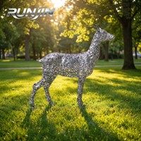 Grande sculpture de cerf moderne grandeur nature, forgée à la main, avec motif floral ajouré, finition miroir 8K, pour jardin extérieur