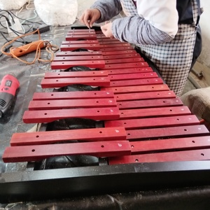 Instruments de musique Orff durables et stables de couleur rouge, fabriqués directement en usine, pour la musique des enfants, <span class=keywords><strong>piano</strong></span> en bois rouge à 37 touches - Product Image 4