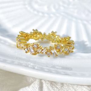 แหวนบาแกตต์ประดับเพชร CZ ชุบทองคำขาว ดีไซน์วงแหวนเพชรคิวบิกเซอร์โคเนียสีชมพู ของขวัญเครื่องประดับสำหรับผู้หญิง - Product Image 3