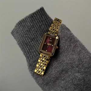 Petite <span class=keywords><strong>marque</strong></span> <span class=keywords><strong>de</strong></span> niche, luxe léger, style classique français haut <span class=keywords><strong>de</strong></span> gamme, style Instagram, grande <span class=keywords><strong>marque</strong></span>, style antique, <span class=keywords><strong>montre</strong></span> Ankela Red Hill en or - Product Image 3