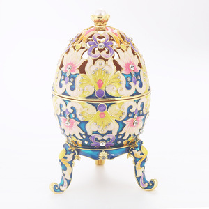 Œuf <span class=keywords><strong>Fabergé</strong></span> de <span class=keywords><strong>style</strong></span> vintage classique peint à la main avec un émail riche et des strass étincelants, boîte à bijoux - Product Image 1