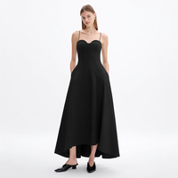 Robe de soirée asymétrique noire pour femme, coupe ajustée, col cœur, bretelles spaghetti, ourlet asymétrique haut-bas, idéale pour les soirées