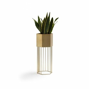 Jardinière design moderne en métal aspect décoratif unique parfait pour les espaces intérieurs et extérieurs du jardin du balcon - Product Image 4