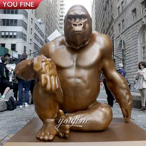 Огромная бронзовая настенная уличная статуя гориллы харамбе