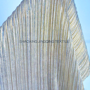 Tissu <span class=keywords><strong>en</strong></span> polyester 100% brillant et lourd, de fabrication artisanale. Parfait <span class=keywords><strong>pour</strong></span> les robes de soirée, les robes de fête, les housses de coussin et plus encore. - Product Image 4