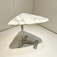 Table d'appoint triangulaire moderne en marbre, base en acier inoxydable, table d'appoint en marbre blanc, table d'appoint de luxe pour salon