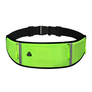 Ceinture de course verte imperméable pour le sport et le fitness avec porte-bouteille et deux poches - Product Image 1