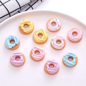 Nuevos dijes de donut con puntos, juguetes de comida en miniatura, accesorios de manualidades DIY para pinzas de pelo - Product Image 3