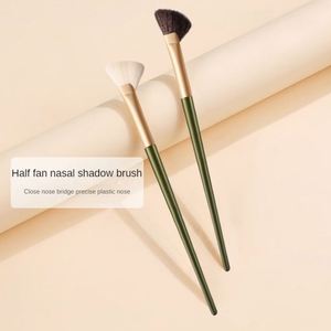 แปรงแต่งหน้าหัวเฉียงคุณภาพสูง ด้ามจับยาวปานกลาง สำหรับขายส่ง - Product Image 4