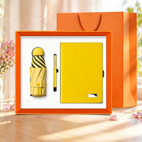 Ensemble cadeau d'entreprise avec parapluie promotionnel, carnet de notes et stylo personnalisés avec logo, produits innovants