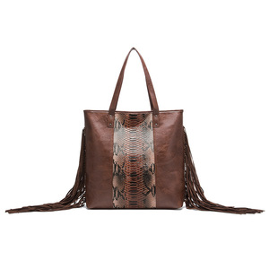<span class=keywords><strong>Sac</strong></span> fourre-tout grande taille en <span class=keywords><strong>cuir</strong></span> végétalien à imprimé serpent vintage avec franges, style bohème chic, pour festival de musique, nouvelle mode - Product Image 1