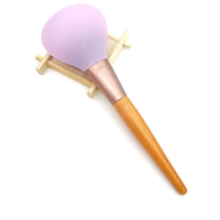 Pinceau de maquillage personnalisé en forme de cœur pour blush et fond de teint, avec manche en métal imitation bois et capuchon anti-poussière pour le voyage