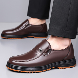 Sandalias de verano para hombre, transpirables, con diseño hueco, de cuero, con punta cerrada, suela de goma, estilo papá. - Product Image 4