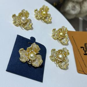 เข็มกลัดไข่มุกทองคำหนานยาง สไตล์เรโทรฝรั่งเศส หรูหราเบาๆ ระดับไฮเอนด์ ดีไซน์ลายดอกไม้  สำหรับใส่บนเสื้อผ้า  ขายส่งและขายปลีก - Product Image 2