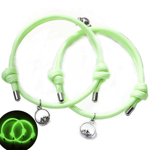 Bracelet de <span class=keywords><strong>couple</strong></span> lumineux fluorescent, 2 pièces/ensemble, qui brille dans le noir, connexion magnétique, minimaliste, bracelet en corde tressée pour <span class=keywords><strong>couple</strong></span> - Product Image 1