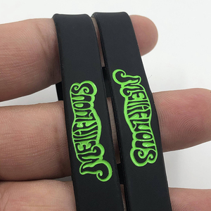 Promocional Debossed con pulseras de silicona rellenas de <span class=keywords><strong>color</strong></span> Logotipo personalizado Pulsera de silicona inyectada con tinta - Product Image 4