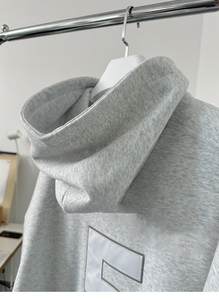Sudadera con Capucha Oversize Corta en Gris Jaspeado con Estampado del Número 5, Estilo Casual Urbano para Hombre - Product Image 4