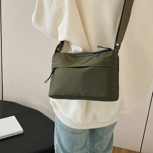 Sac à bandoulière en nylon multifonctionnel élégant et simple pour femme, avec sangle réglable et fermeture éclair, portable, vente en gros - Product Image 5