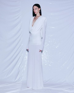 LM R569 <span class=keywords><strong>Robe</strong></span> blanche personnalisée de haute qualité pour femmes, col en V profond, gaze mince, manches longues, haut de gamme, longueur plancher avec taille naturelle - Product Image 4