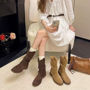Botas de media pantorrilla de tacón cuadrado con hebilla de moda para mujer, de ante de vaca vintage, para invierno/otoño, tallas grandes 48, venta al por mayor de fábrica - Product Image 4