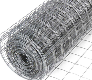 Malla de Alambre Soldada de Acero Galvanizado Negro con Orificios Cuadrados para Aplicaciones de Cercas - Product Image 1