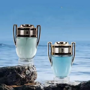 Fragancia duradera con forma de trofeo plateado. Venta al por Mayor, Descuentos por Volumen Disponibles. Perfume Brave Man - Product Image 3