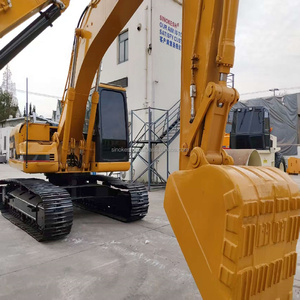 Excavatrice sur chenilles d'occasion CAT 320BL d'origine japonaise, équipée d'un moteur 6 cylindres en ligne et d'une pompe, adaptée aux travaux en terrain sec. - Product Image 3