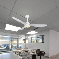 Ventilateur de plafond LED de haute qualité avec éclairage et télécommande pour une utilisation intérieure/extérieure dans le salon.
