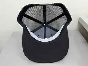 Gorra Trucker Negra Sólida Premium Personalizada OEM con Logotipo Bordado en 3D, Transpirable, con Malla Completa en la Parte Trasera, Ajustable con Cierre a Presión para Exteriores - Product Image 3
