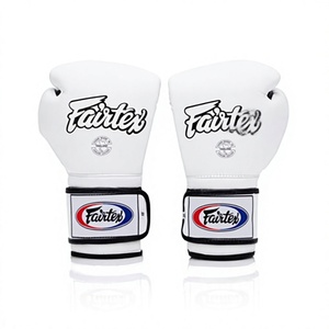 นวมชกมวยไทย Fairtex สีขาว หนังวัวแท้ สำหรับผู้ใหญ่ แบบรัดตีนตุ๊กแก ปิดนิ้วเต็มรูปแบบ ระบายอากาศได้ดี ซับเหงื่อ - Product Image 2