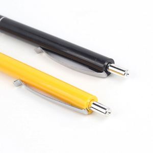 Stylo bille publicitaire fin en plastique de haute qualité, jaune/noir, personnalisable avec logo imprimé - Product Image 3