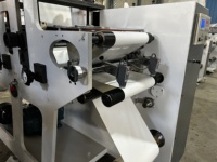 HJMQ-320 rouleau à feuille Double deux sièges étiquette adhésive autocollant rotatif découpe Cutter convoyeur à bande empileur Machine